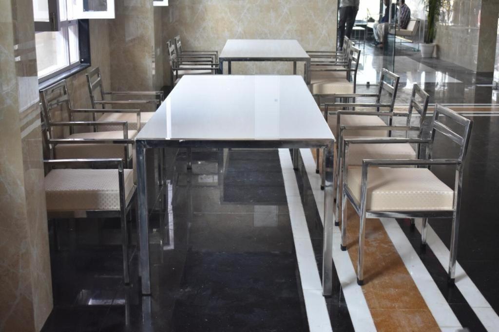 Hotel Royal Country Club Varanasi Exterior photo