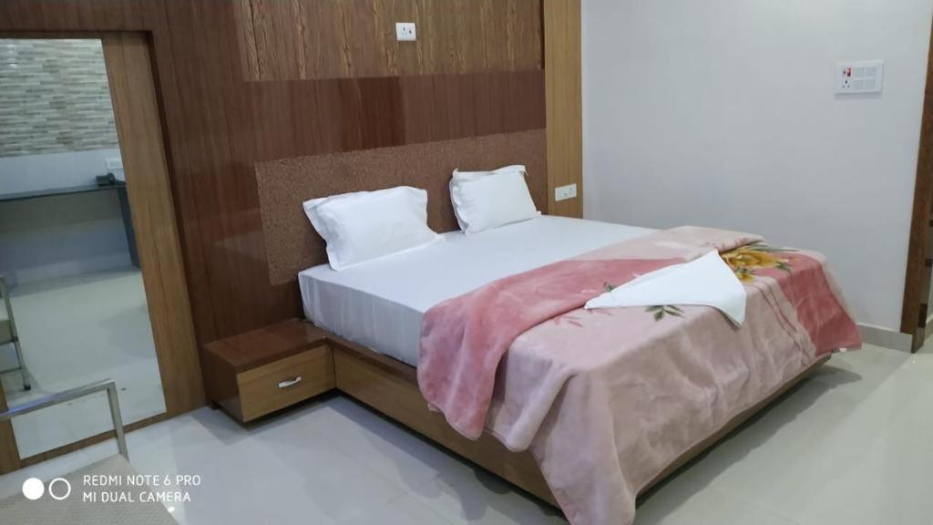 Hotel Royal Country Club Varanasi Exterior photo